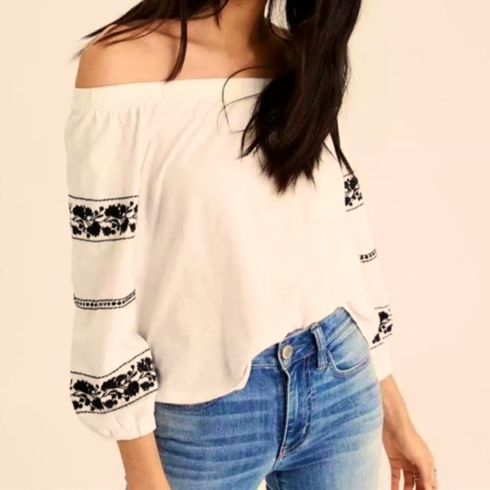 3$/30 American Eagle Embroidered Off Shoulder Top